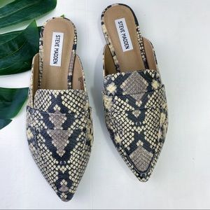 STEVE MADDEN FLAVOR NATURAL SNAKE FLAT MULE